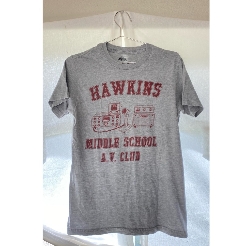 Stranger Things Hawkins Middle School A.V School Graphic Tee Size M